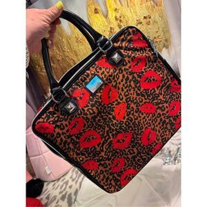 Betsey Johnson Betseyville leopard/cheetah kiss lips padded laptop case/bag/tote